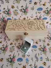 Load image into Gallery viewer, Wedding Beauty Box- Large